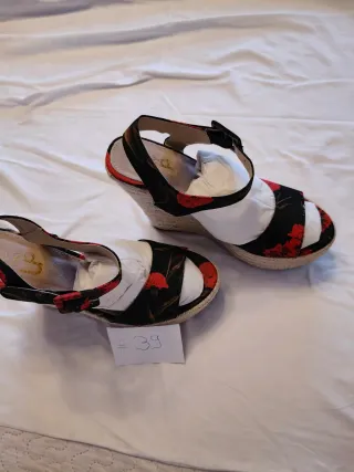 Sandalias cuña florales talla 39