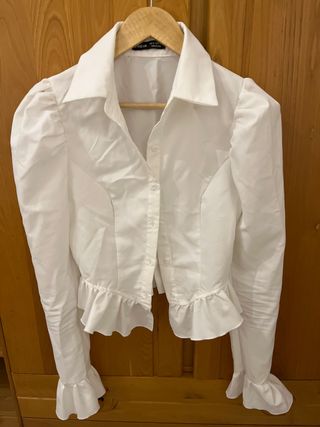 Camisa blanca Shein volantes manga abullonada