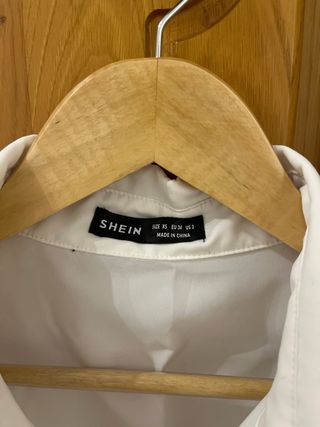 Camisa blanca Shein volantes manga abullonada