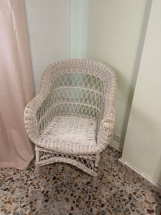 Silla mimbre blanca estilo vintage