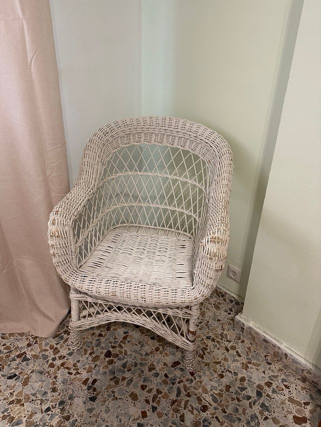 Silla mimbre blanca estilo vintage
