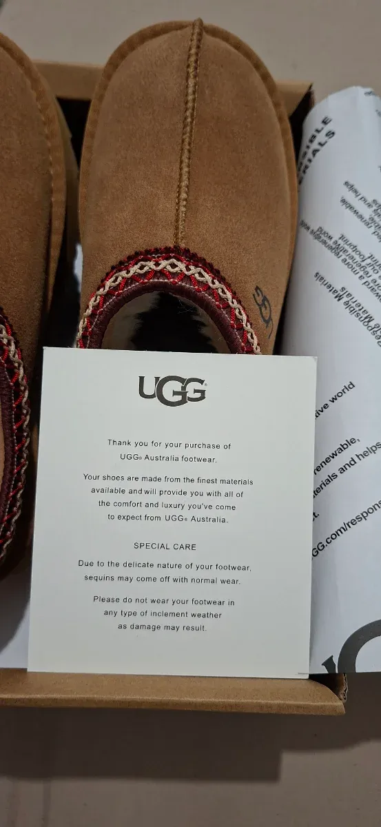 Pantufas UGG Marrons com Enfeite
