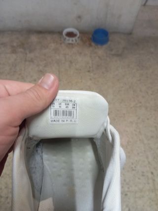 Zapatillas blancas básicas