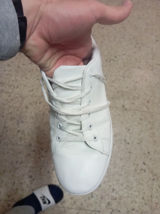 Zapatillas blancas básicas