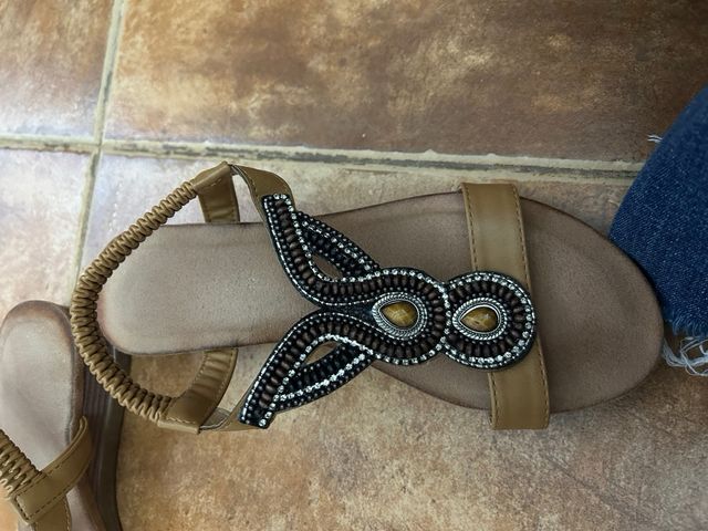 Sandalias de verano con pedrería