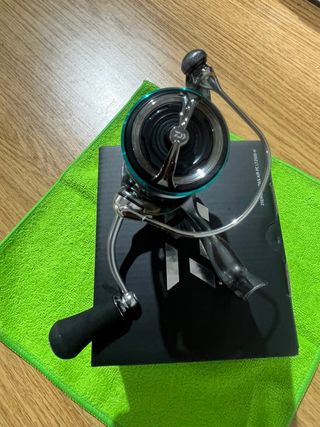 Carrete Daiwa Emeraldas Air 2500