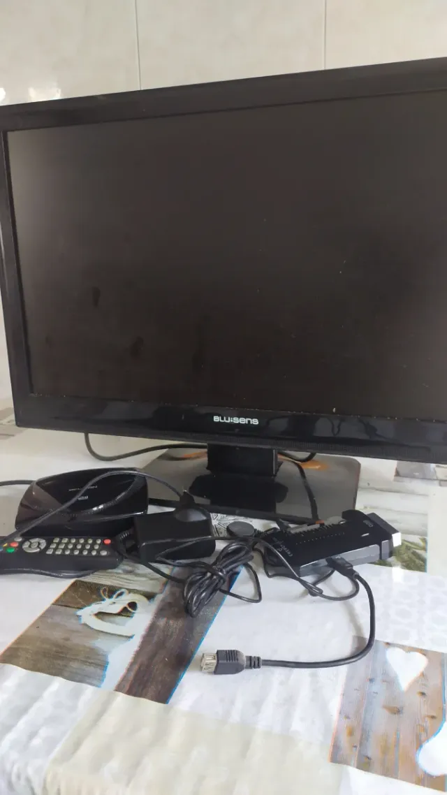 Televisión Blusens + 2 TDT para piezas