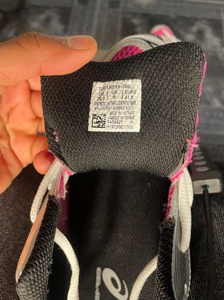 Zapatillas Asics plateadas y fucsias talla 41.5