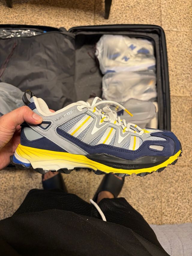 Zapatillas Adidas senderismo gris/amarillo