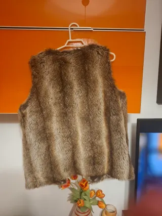 Chaleco efecto pelo Zara Talla M