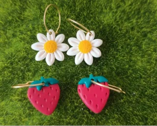 X2 Pares Pendientes Fresa y Margarita