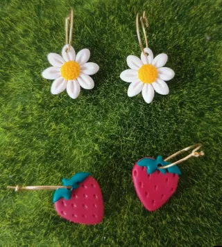 X2 Pares Pendientes Fresa y Margarita