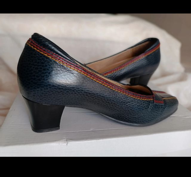 Tacones azul piel Iturri