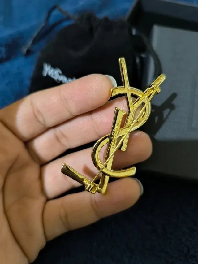 Broche YSL Negro y Dorado con Cristales