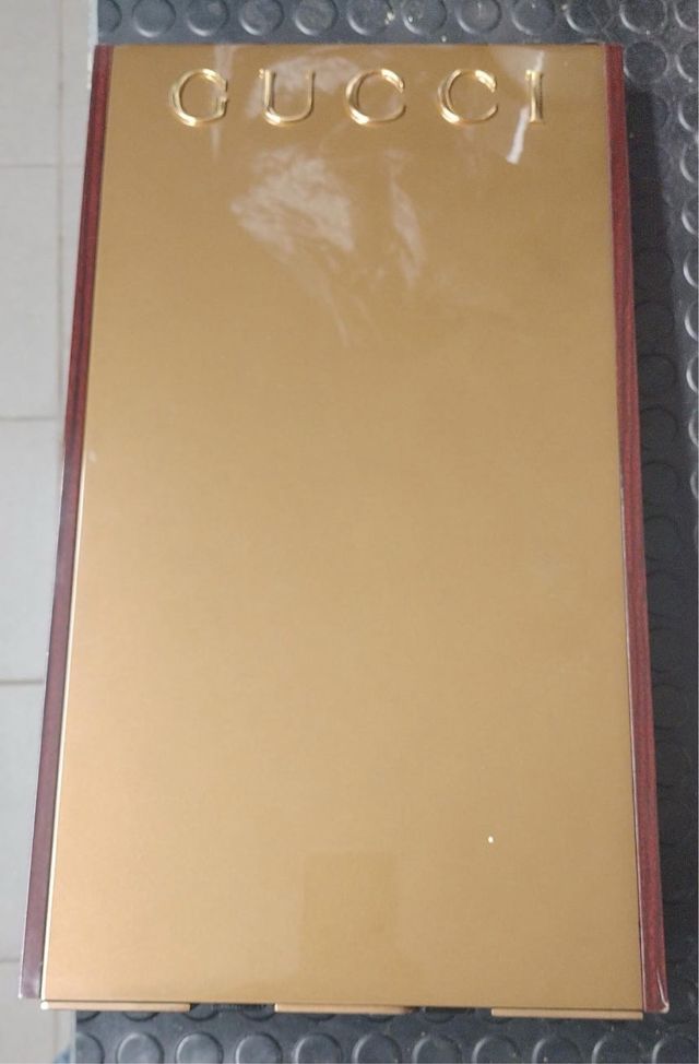 Espositore da banco Gucci