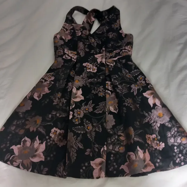 Vestido floral negro y rosa El Corte Inglés