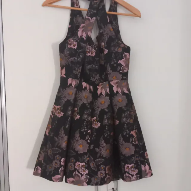 Vestido floral negro y rosa El Corte Inglés