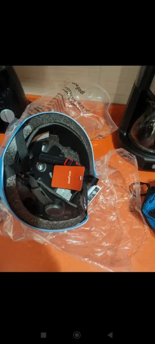 Casco y protecciones infantiles ,azul talla S