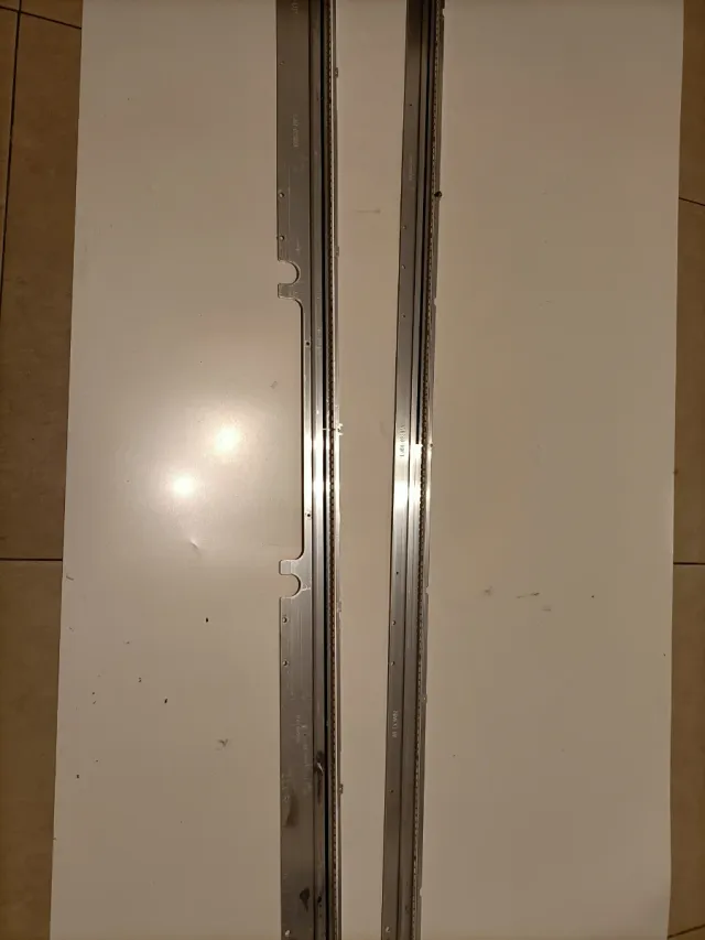 Tiras LED Samsung UE46C7700
Dos tiras de leds