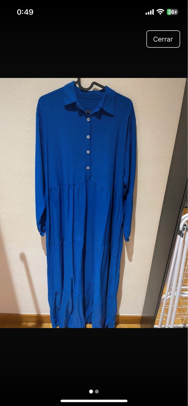 Vestido largo azul con botones