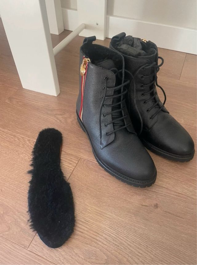 Botas de cuero negro con cordones