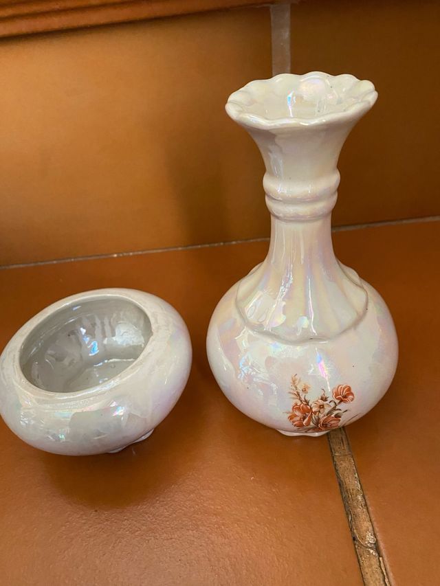 Vaso di porcellana bianco madreperla