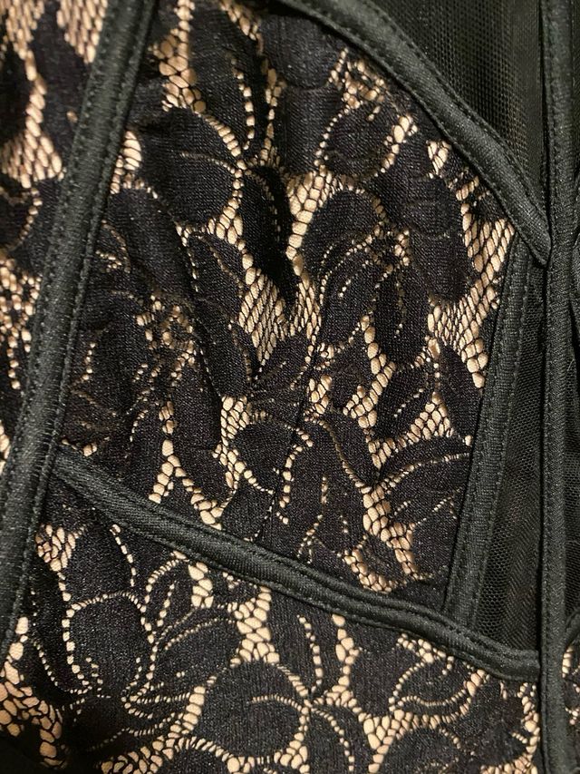 Vestido Bershka negro encaje y transparencias