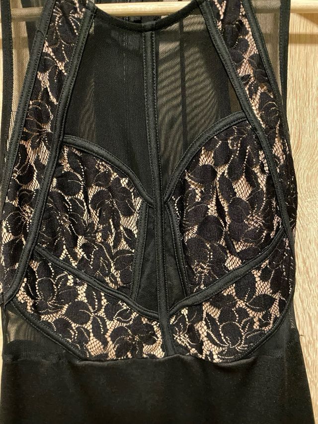 Vestido Bershka negro encaje y transparencias