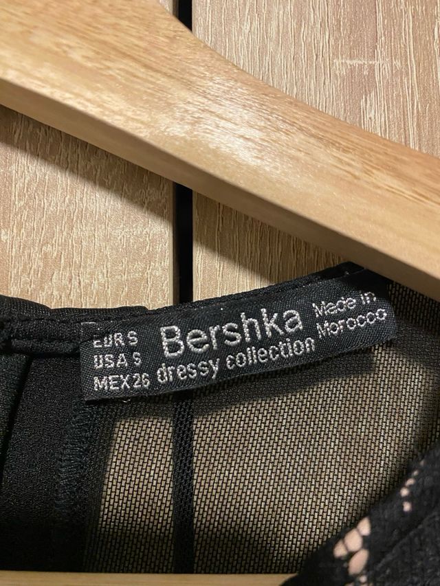 Vestido Bershka negro encaje y transparencias