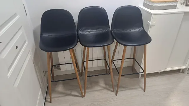 Taburetes altos Jysk negros (3 unidades)