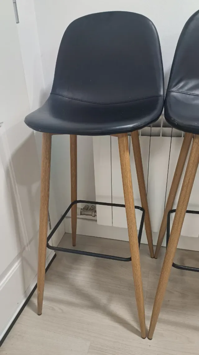 Taburetes altos Jysk negros (3 unidades)