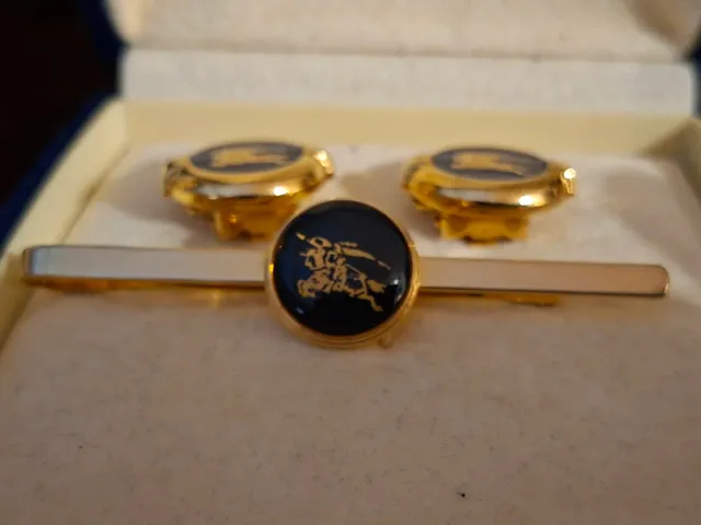 Juego Gemelos y Pasador Burberry Dorado Negro