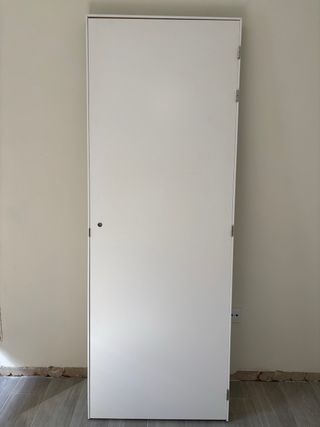 Puerta interior abatible blanca