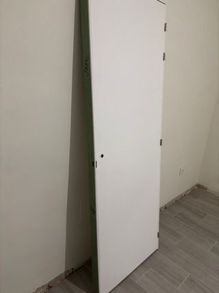 Puerta interior abatible blanca