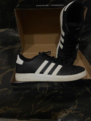 Zapatillas Adidas Grand Court Negras y Blancas