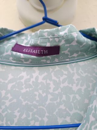 Blusa tipo piqué con florecitas turquesas claro