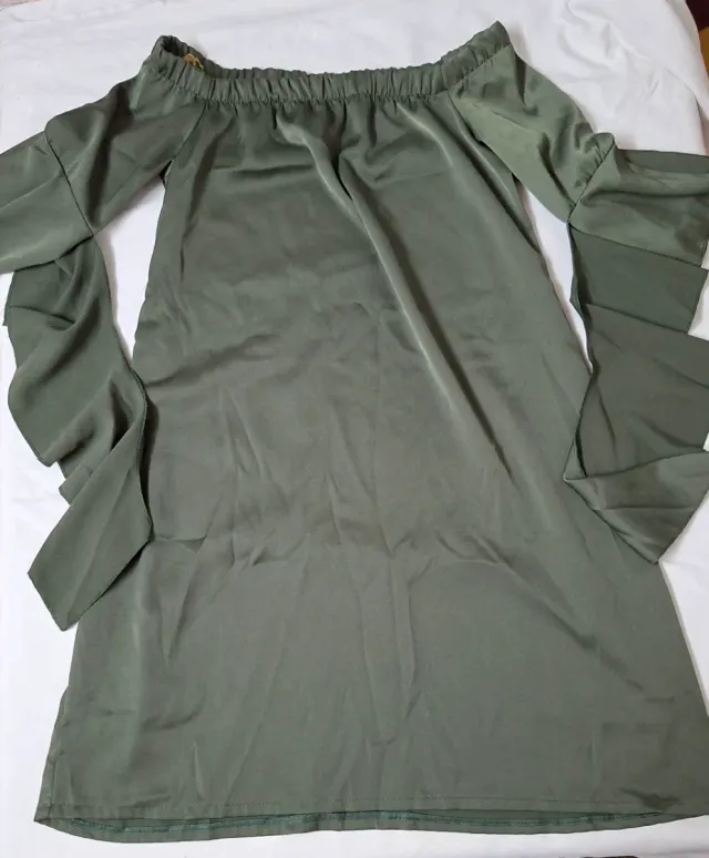 Vestido verde hombros descubiertos