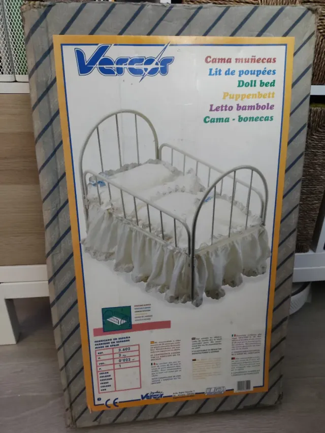 Cama-cuna de muñecas Vercor