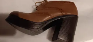 Zapatos de vestir marrones para mujer