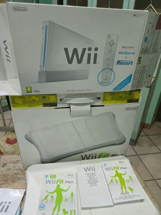 Nintendo Wii sport resort + Wii Fit Plus Bundle