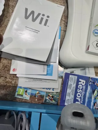 Nintendo Wii sport resort + Wii Fit Plus Bundle