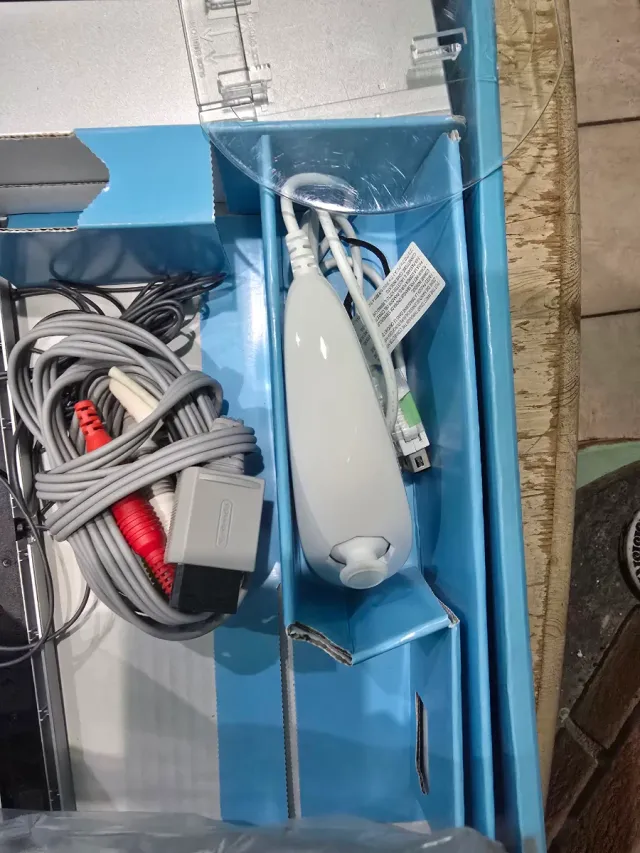 Nintendo Wii sport resort + Wii Fit Plus Bundle