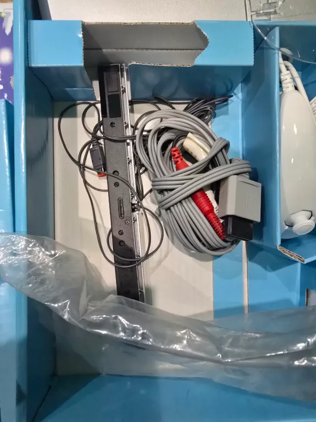 Nintendo Wii sport resort + Wii Fit Plus Bundle