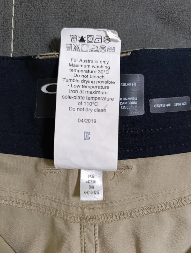 Bermudas Oakley Beige