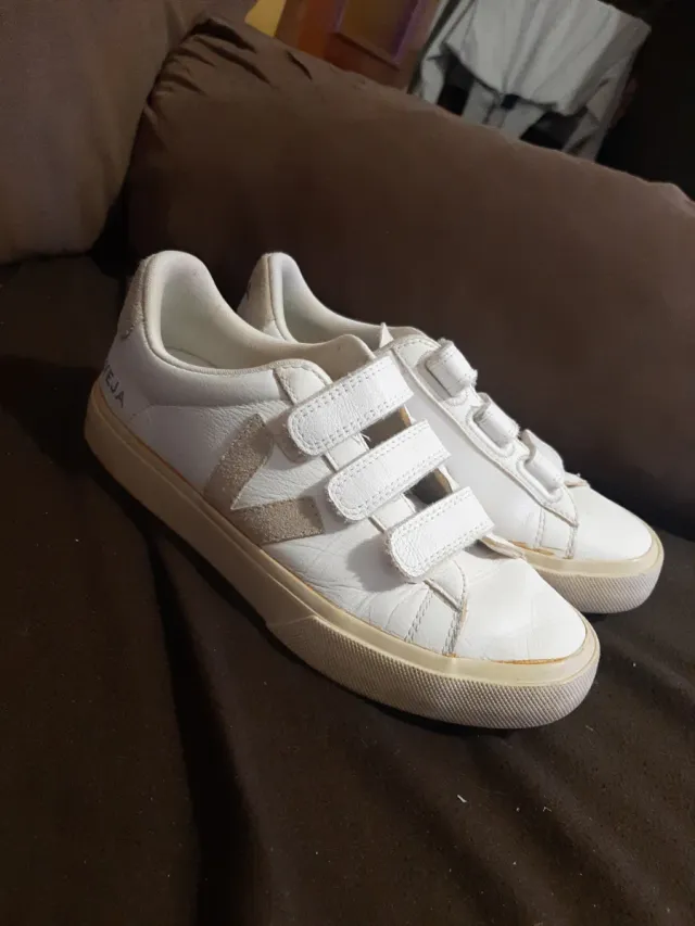 Zapatillas Veja Velcro Blancas Beige