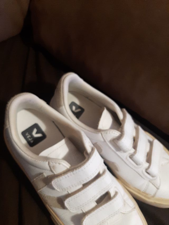 Zapatillas Veja Velcro Blancas Beige