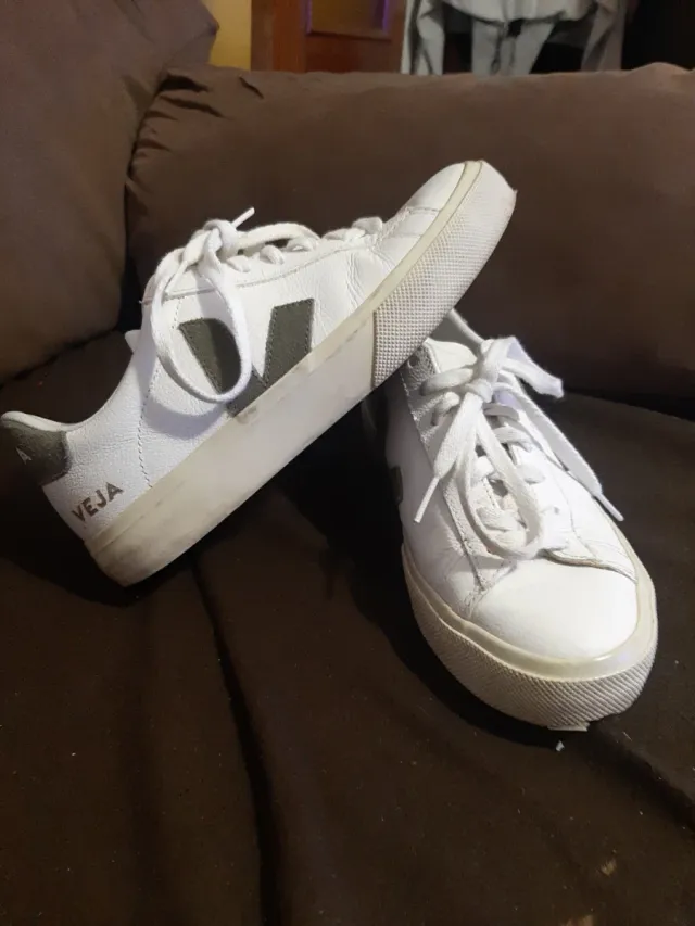 Zapatillas Veja Blancas de piel