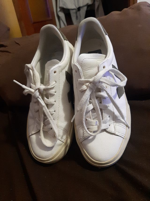 Zapatillas Veja Blancas de piel