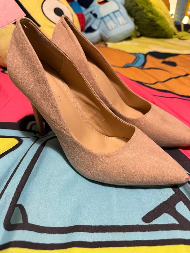 Zapatos de tacón beige y rosa