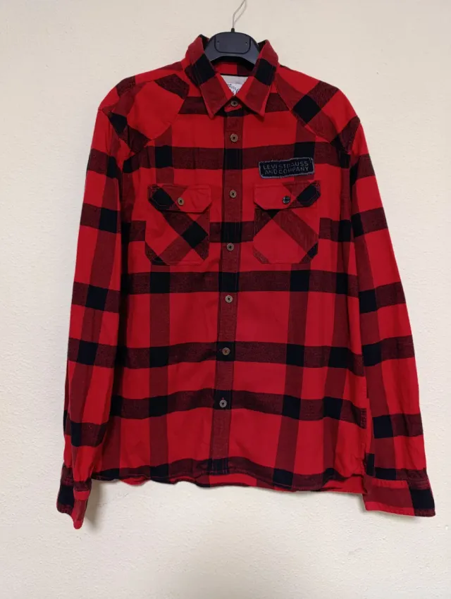 Camisa Levi's cuadros rojos y negros